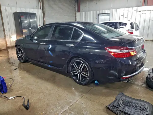 1HGCR2F55HA032662 2017 HONDA ACCORD - Image 2