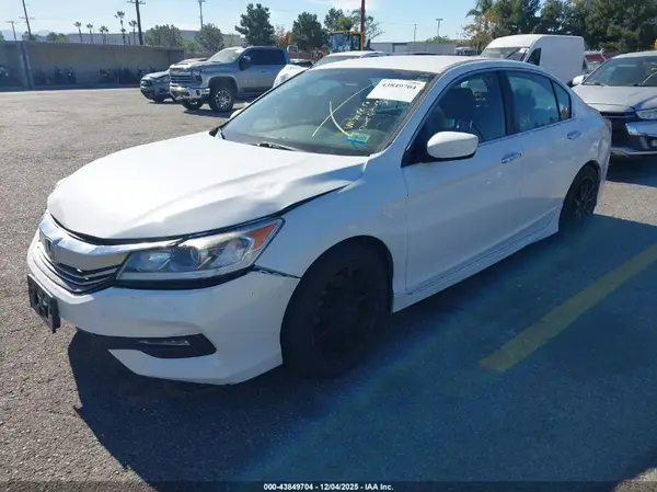 1HGCR2F55HA042219 2017 HONDA ACCORD - Image 2