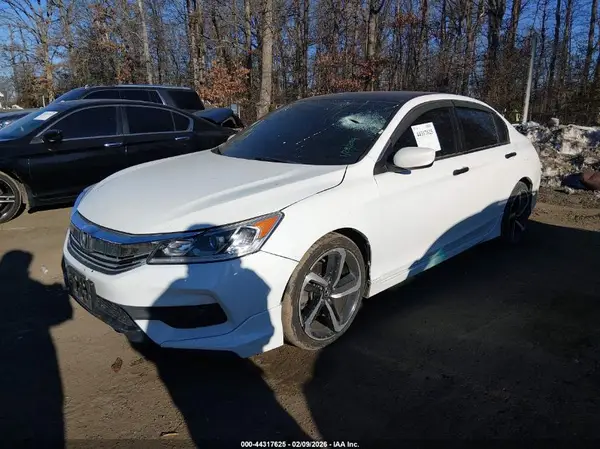 1HGCR2F55HA077665 2017 HONDA ACCORD - Image 2