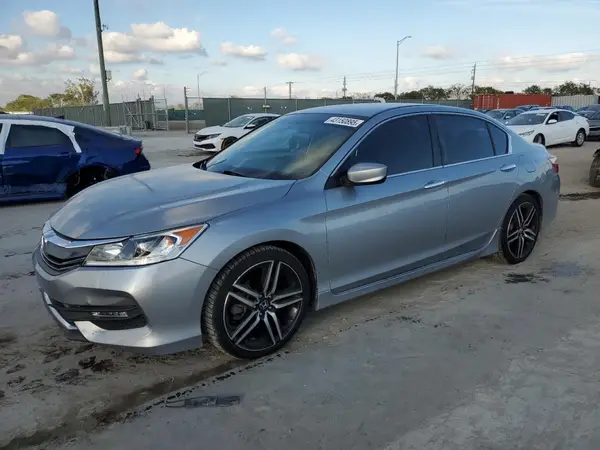 1HGCR2F55HA095695 2017 HONDA ACCORD - Image 1