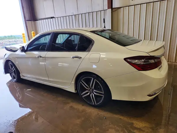 1HGCR2F55HA116352 2017 HONDA ACCORD - Image 2