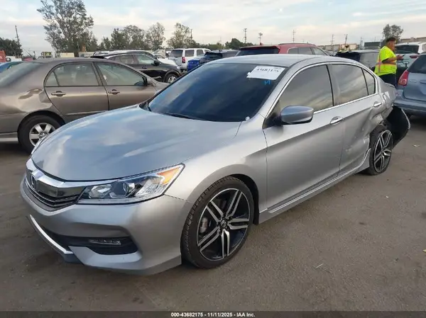 1HGCR2F55HA137394 2017 HONDA ACCORD - Image 2