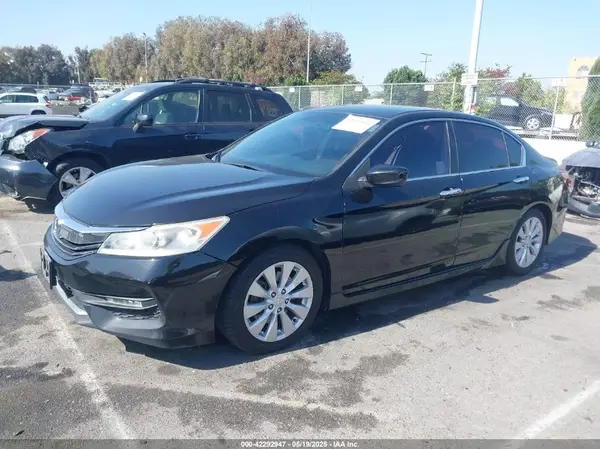 1HGCR2F55HA256126 2017 HONDA ACCORD - Image 2