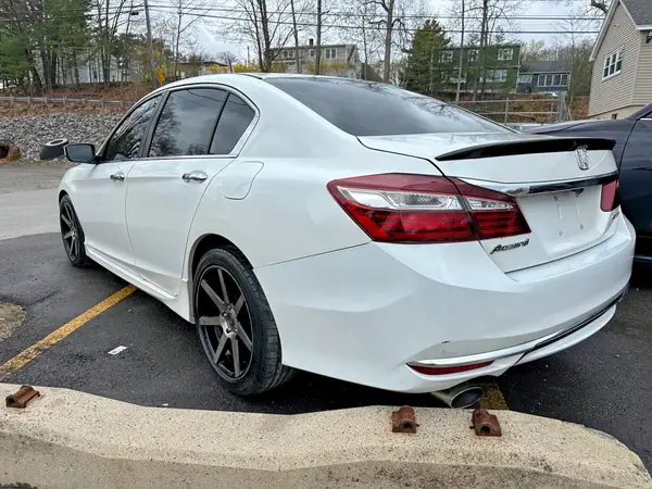 1HGCR2F56HA029432 2017 HONDA ACCORD - Image 2