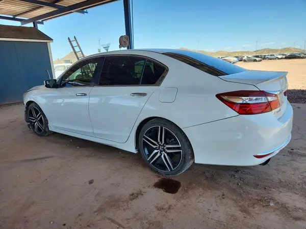 1HGCR2F56HA062611 2017 HONDA ACCORD - Image 2