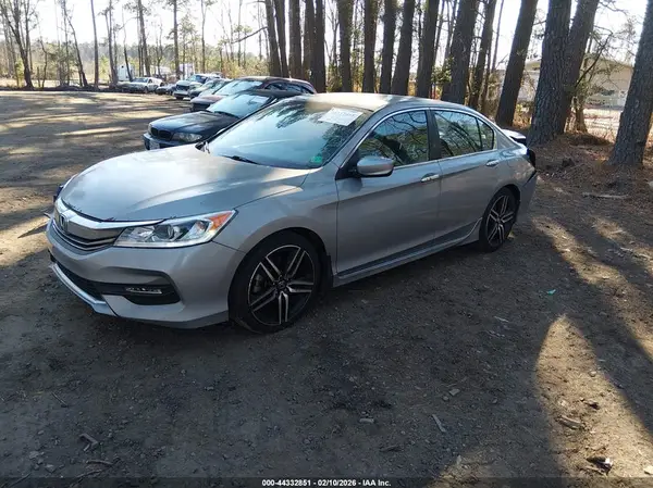 1HGCR2F56HA083054 2017 HONDA ACCORD - Image 2