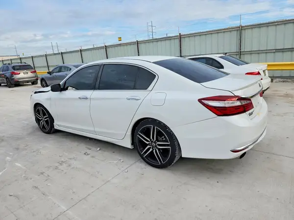 1HGCR2F56HA130695 2017 HONDA ACCORD - Image 2
