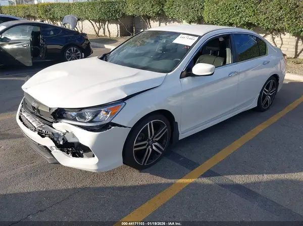 1HGCR2F56HA137484 2017 HONDA ACCORD - Image 2