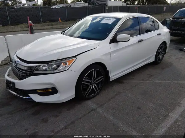 1HGCR2F56HA196132 2017 HONDA ACCORD - Image 2