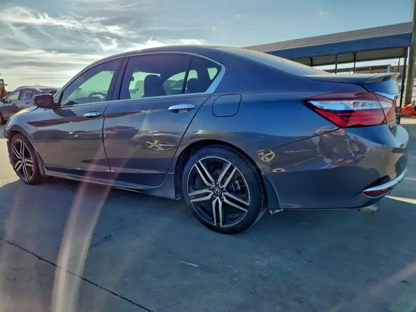 1HGCR2F56HA201300 2017 HONDA ACCORD - Image 2