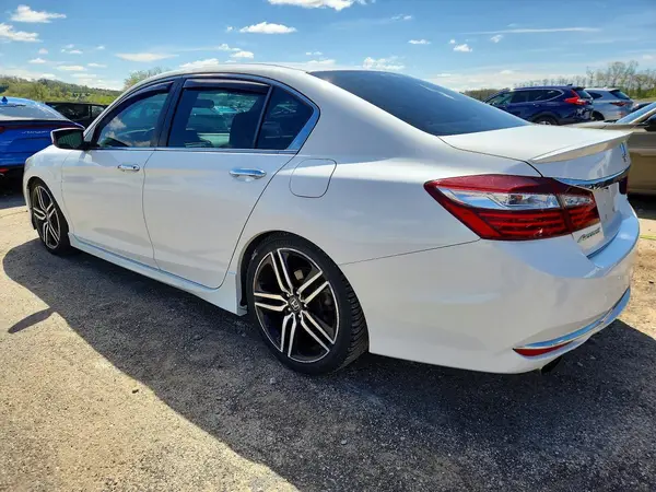 1HGCR2F57GA113872 2016 HONDA ACCORD - Image 2