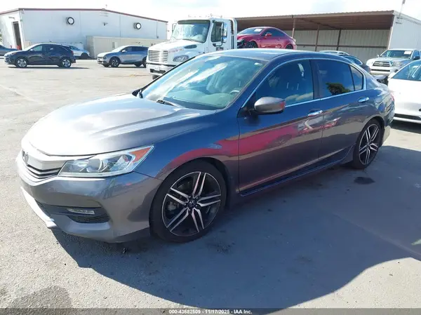 1HGCR2F57HA026135 2017 HONDA ACCORD - Image 2