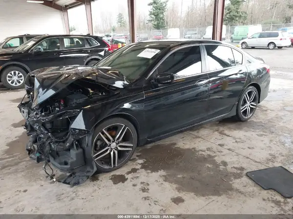 1HGCR2F57HA039239 2017 HONDA ACCORD - Image 2