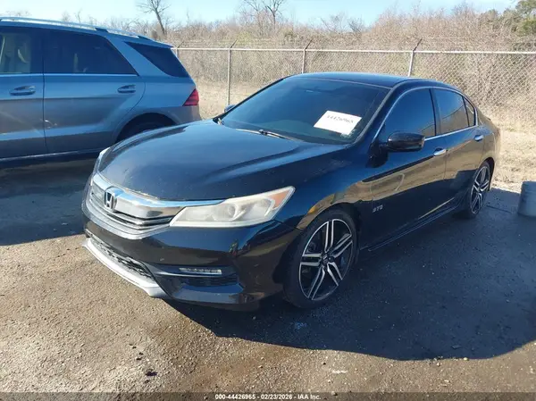 1HGCR2F57HA061211 2017 HONDA ACCORD - Image 2