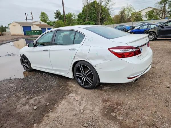 1HGCR2F57HA066103 2017 HONDA ACCORD - Image 2