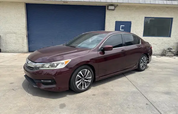 1HGCR2F57HA067736 2017 HONDA ACCORD - Image 2