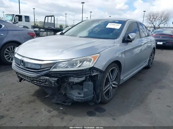 1HGCR2F57HA082818 2017 HONDA ACCORD - Image 2