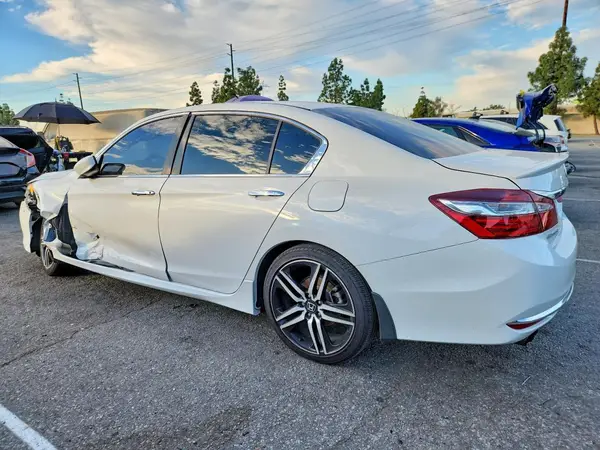 1HGCR2F57HA102324 2017 HONDA ACCORD - Image 2