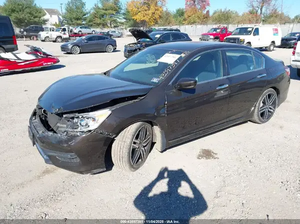 1HGCR2F57HA129264 2017 HONDA ACCORD - Image 2