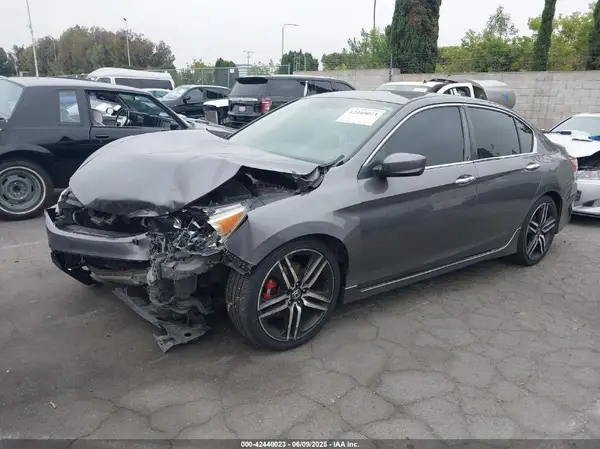1HGCR2F57HA130186 2017 HONDA ACCORD - Image 2