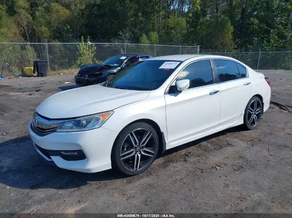 1HGCR2F57HA196205 2017 HONDA ACCORD - Image 2