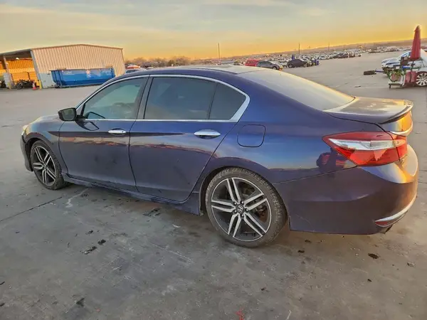 1HGCR2F57HA235939 2017 HONDA ACCORD - Image 2