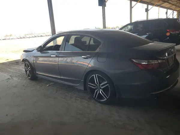 1HGCR2F57HA260324 2017 HONDA ACCORD - Image 2