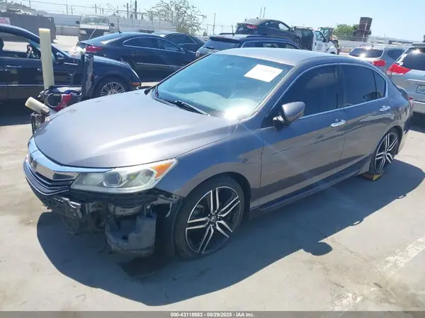 1HGCR2F58HA043879 2017 HONDA ACCORD - Image 2