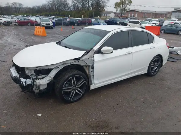 1HGCR2F58HA066868 2017 HONDA ACCORD - Image 2