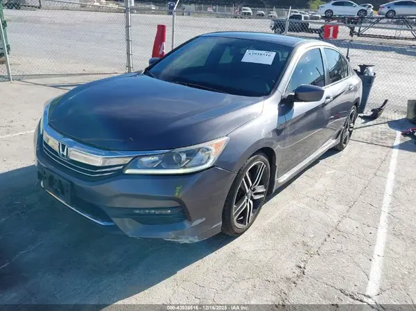 1HGCR2F58HA079524 2017 HONDA ACCORD - Image 2