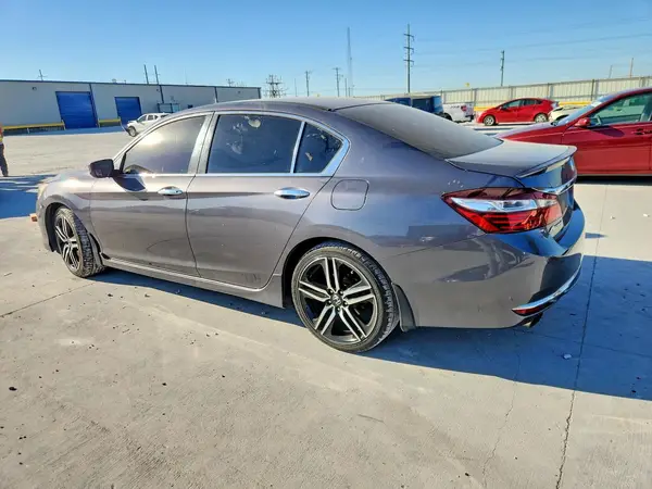 1HGCR2F58HA097005 2017 HONDA ACCORD - Image 2