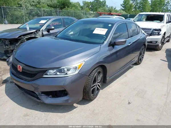 1HGCR2F58HA099689 2017 HONDA ACCORD - Image 2