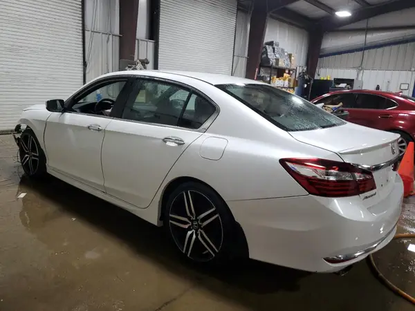 1HGCR2F58HA118807 2017 HONDA ACCORD - Image 2