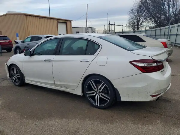 1HGCR2F58HA120556 2017 HONDA ACCORD - Image 2