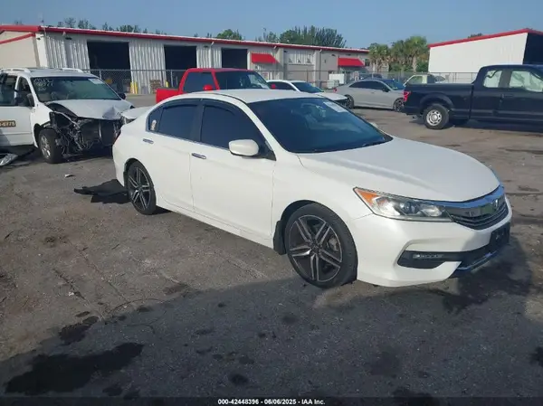 1HGCR2F58HA138524 2017 HONDA ACCORD - Image 1
