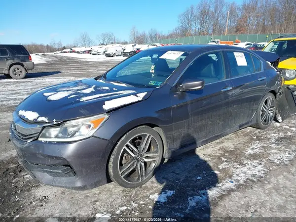 1HGCR2F58HA139687 2017 HONDA ACCORD - Image 2