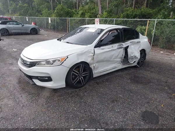 1HGCR2F58HA153699 2017 HONDA ACCORD - Image 2