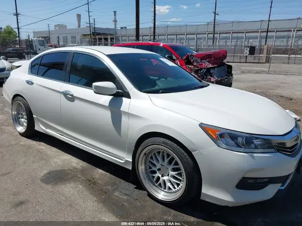 1HGCR2F58HA177646 2017 HONDA ACCORD - Image 1