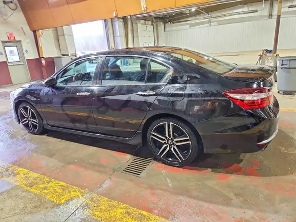 1HGCR2F58HA263913 2017 HONDA ACCORD - Image 2