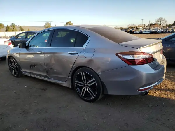 1HGCR2F58HA269212 2017 HONDA ACCORD - Image 2