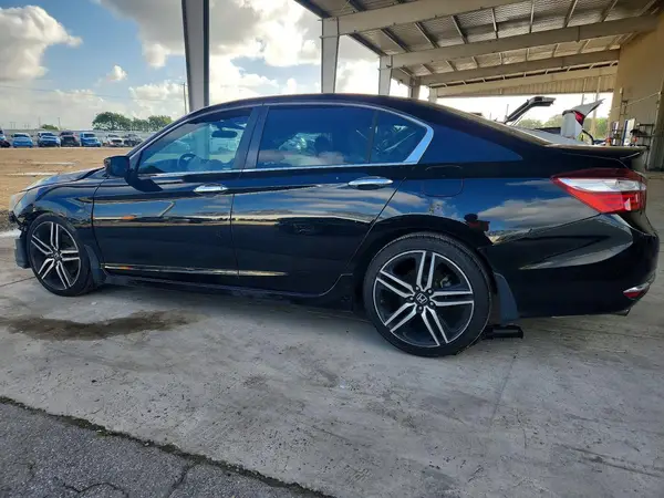 1HGCR2F58HA303620 2017 HONDA ACCORD - Image 2