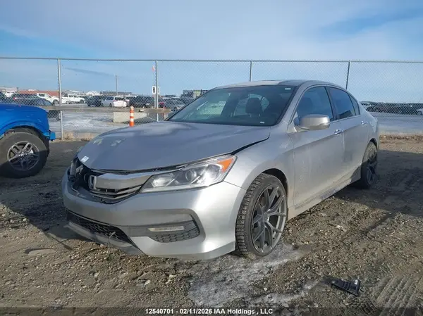 1HGCR2F58HA802367 2017 HONDA ACCORD - Image 2