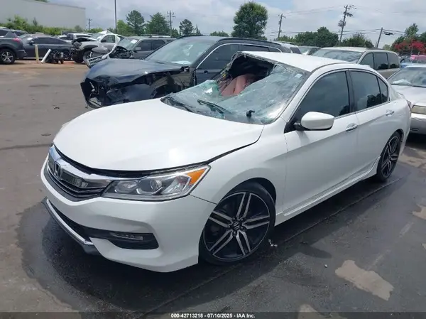 1HGCR2F59HA063767 2017 HONDA ACCORD - Image 2