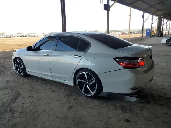 1HGCR2F59HA068337 2017 HONDA ACCORD - Image 2