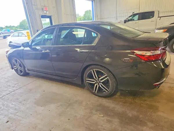 1HGCR2F59HA077815 2017 HONDA ACCORD - Image 2