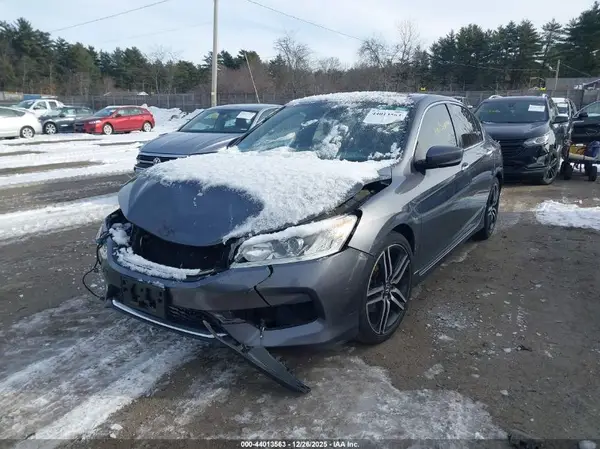1HGCR2F59HA163562 2017 HONDA ACCORD - Image 2