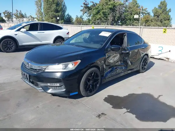 1HGCR2F59HA205504 2017 HONDA ACCORD - Image 2