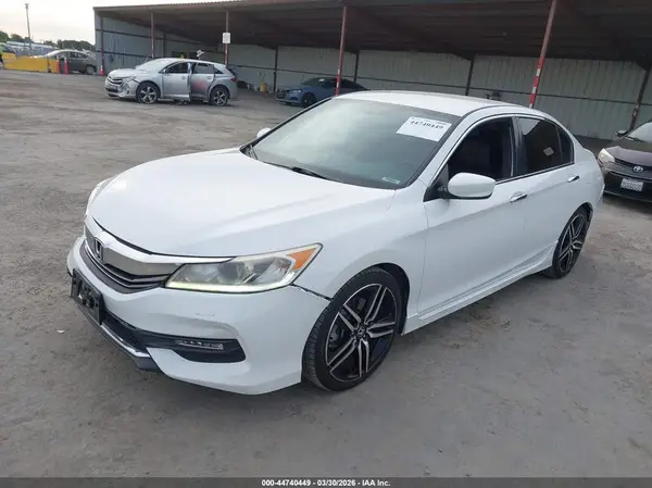 1HGCR2F59HA205793 2017 HONDA ACCORD - Image 2