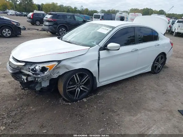 1HGCR2F59HA225185 2017 HONDA ACCORD - Image 2