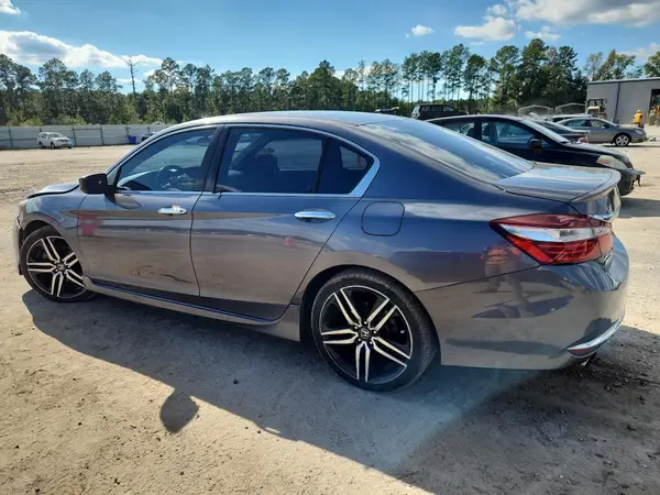 1HGCR2F5XHA000807 2017 HONDA ACCORD - Image 2
